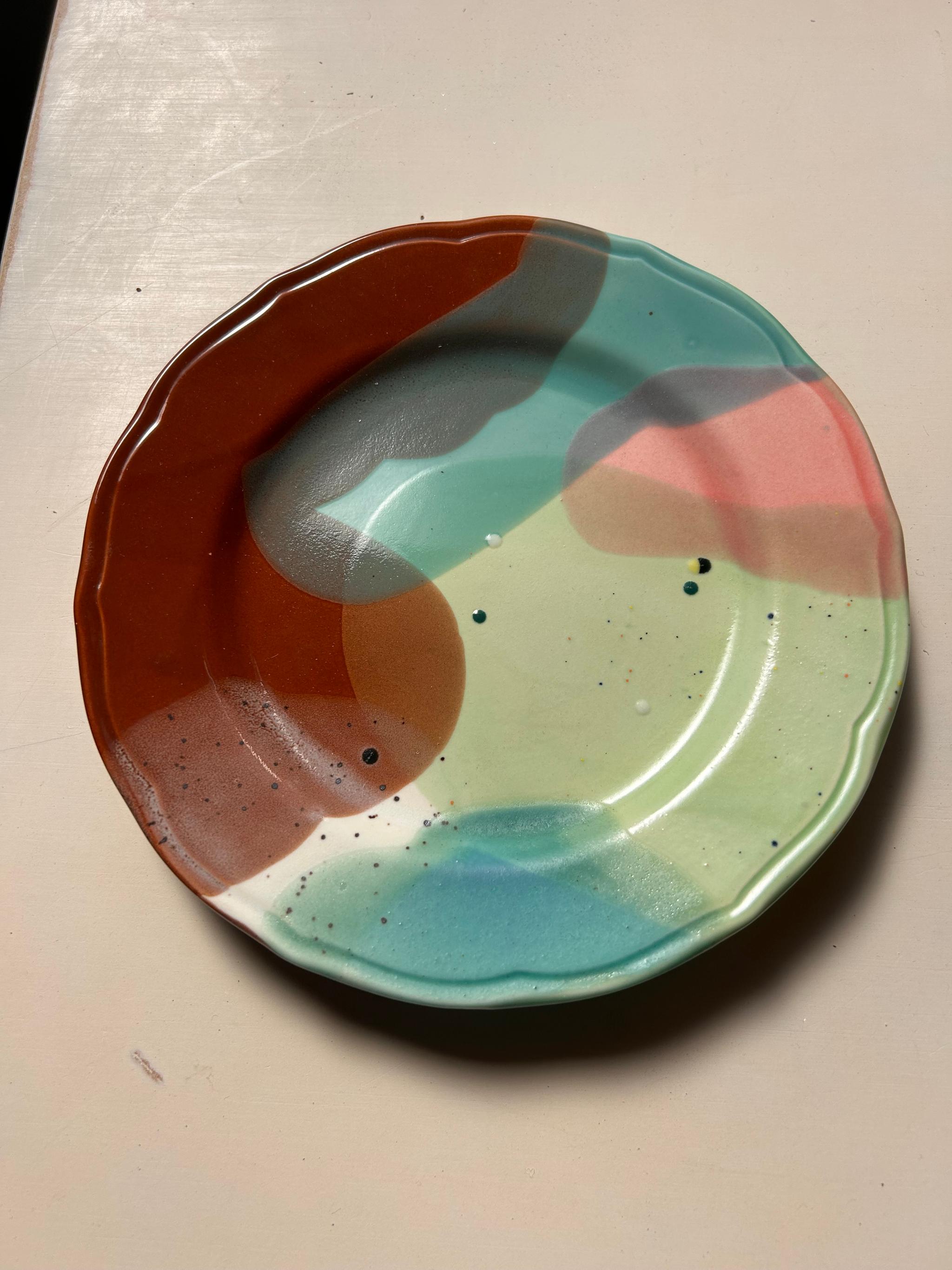 A カラフルなお皿